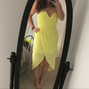 2/$30🍑 H&M Strapless Vline Yellow Tulip Dress